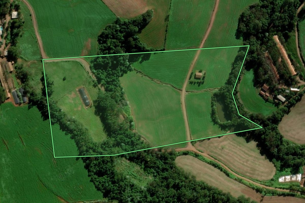 Imagem de satélite do imóvel rural em Bom Jesus do Oeste (SC), com o contorno declarado no CAR desenhado por cima.