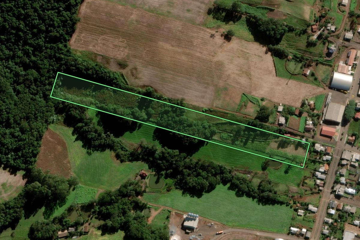 Imagem de satélite do imóvel rural em Bom Jesus do Oeste (SC), com o contorno declarado no CAR desenhado por cima.