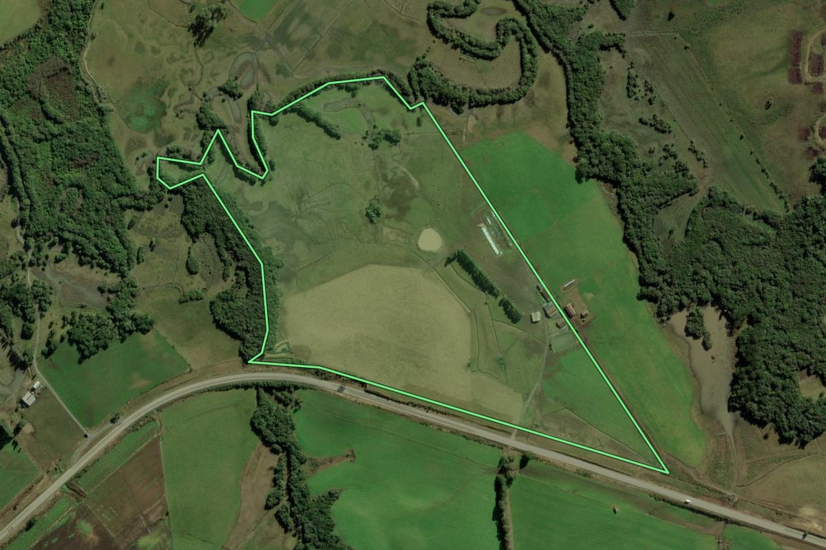 Imagem de satélite do imóvel rural em Bom Retiro (SC), com o contorno declarado no CAR desenhado por cima.