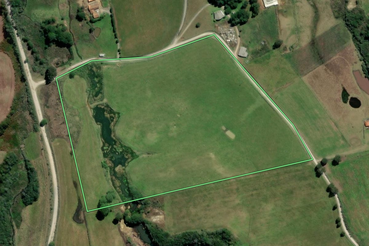 Imagem de satélite do imóvel rural em Bom Retiro (SC), com o contorno declarado no CAR desenhado por cima.