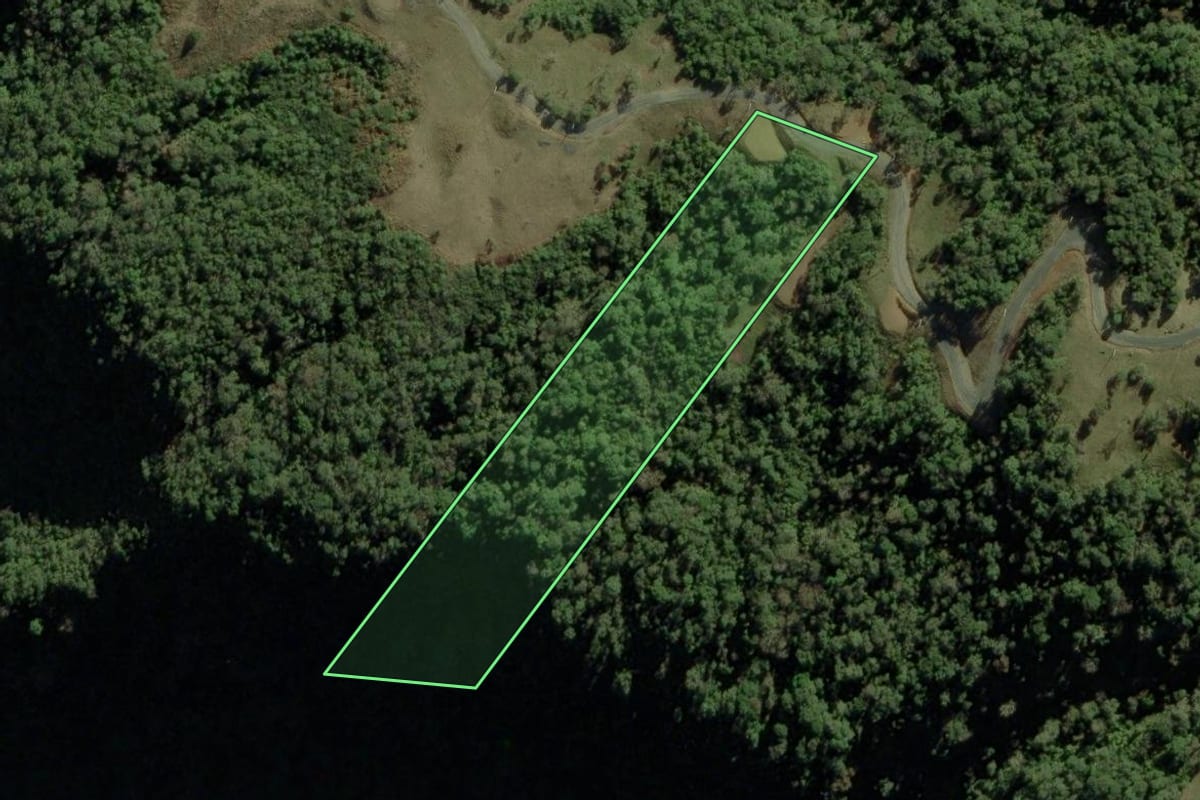 Imagem de satélite do imóvel rural em Bom Retiro (SC), com o contorno declarado no CAR desenhado por cima.