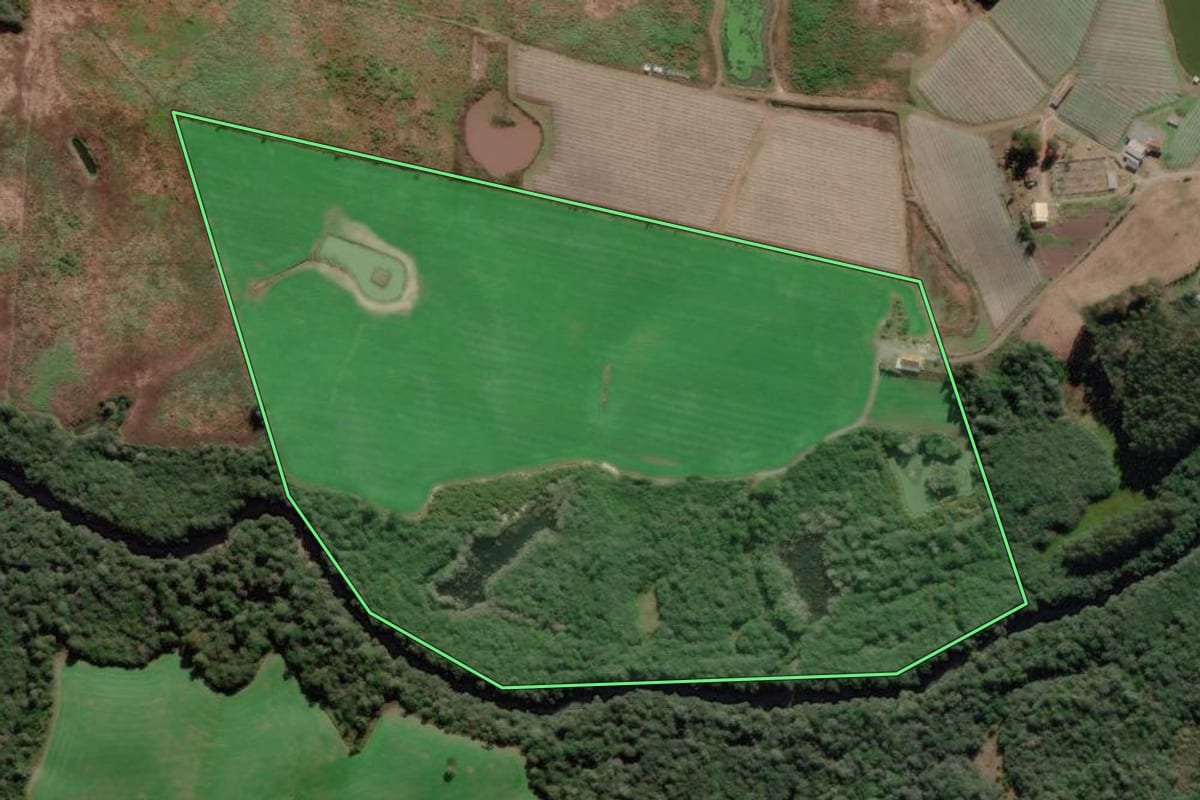 Imagem de satélite do imóvel rural em Bom Retiro (SC), com o contorno declarado no CAR desenhado por cima.