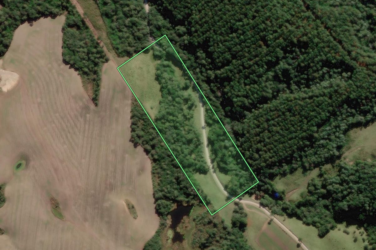 Imagem de satélite do imóvel rural em Bom Retiro (SC), com o contorno declarado no CAR desenhado por cima.