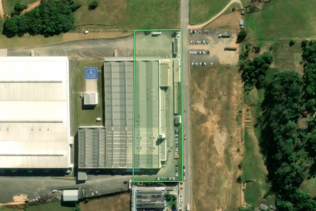 Imagem de satélite do imóvel rural em Braço do Norte (SC), com o contorno declarado no CAR desenhado por cima.