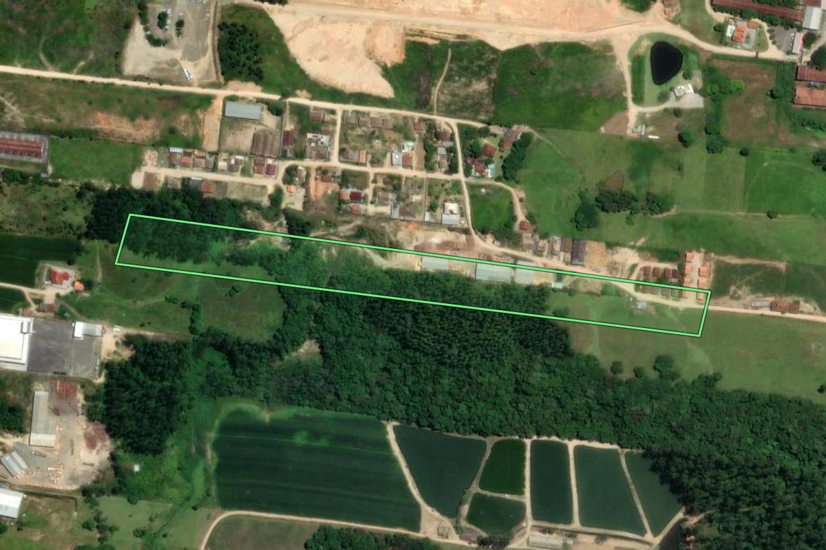 Imagem de satélite do imóvel rural em Braço do Norte (SC), com o contorno declarado no CAR desenhado por cima.