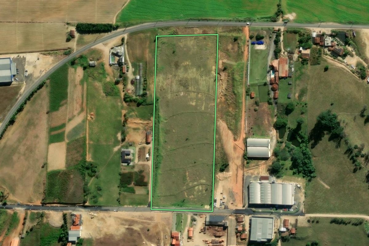 Imagem de satélite do imóvel rural em Braço do Norte (SC), com o contorno declarado no CAR desenhado por cima.