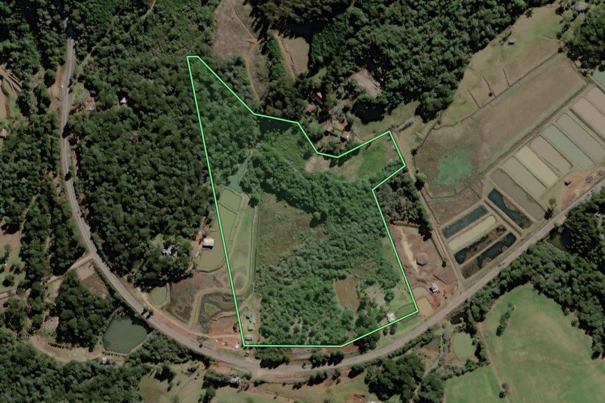 Imagem de satélite do imóvel rural em Caçador (SC), com o contorno declarado no CAR desenhado por cima.