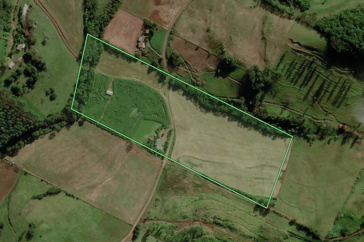Imagem de satélite do imóvel rural em Caibi (SC), com o contorno declarado no CAR desenhado por cima.