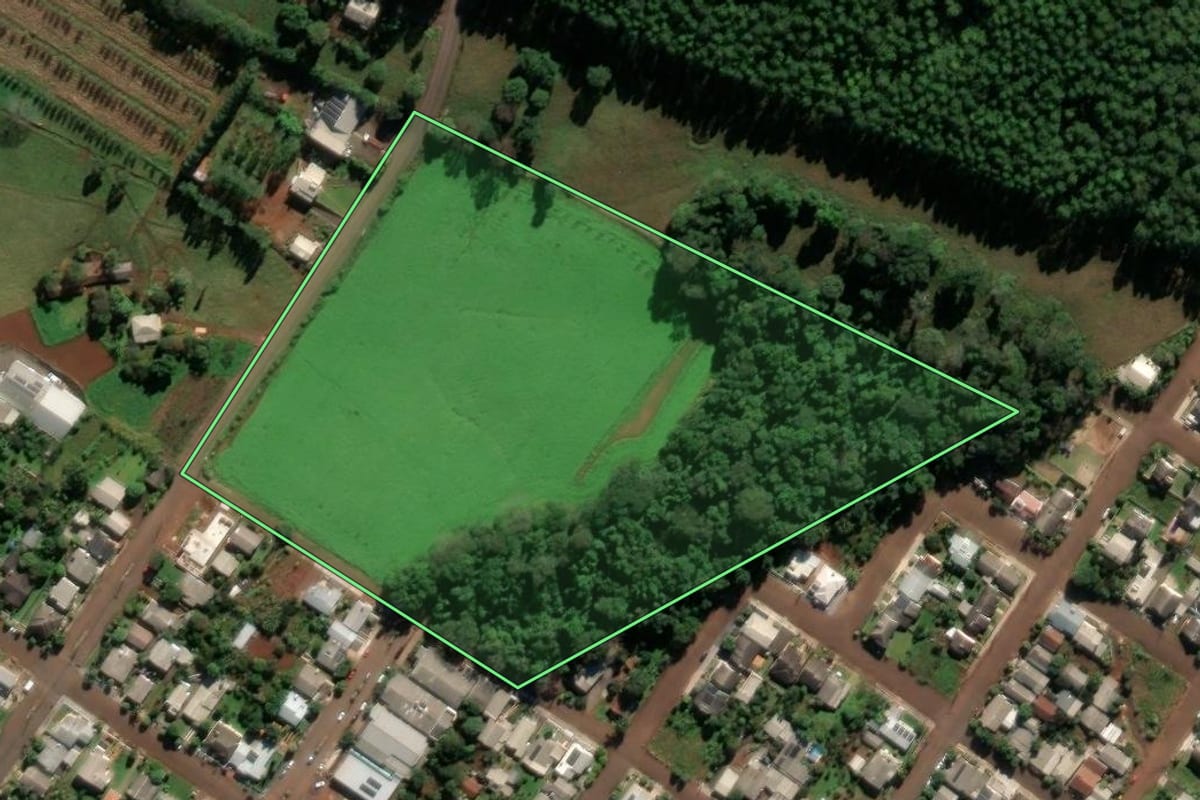 Imagem de satélite do imóvel rural em Caibi (SC), com o contorno declarado no CAR desenhado por cima.