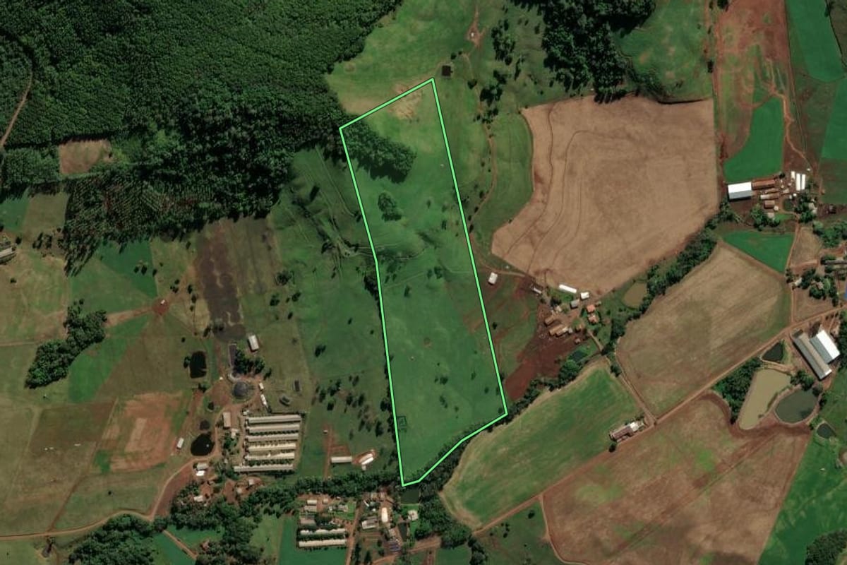 Imagem de satélite do imóvel rural em Caibi (SC), com o contorno declarado no CAR desenhado por cima.