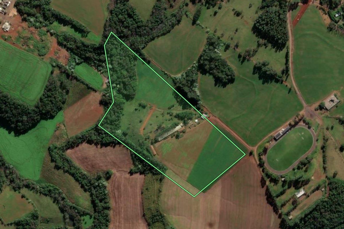 Imagem de satélite do imóvel rural em Caibi (SC), com o contorno declarado no CAR desenhado por cima.