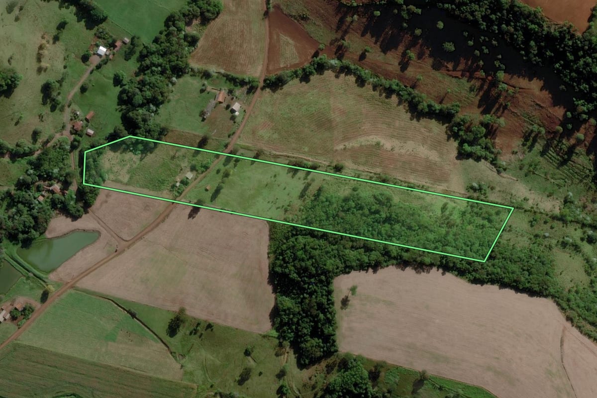 Imagem de satélite do imóvel rural em Caibi (SC), com o contorno declarado no CAR desenhado por cima.