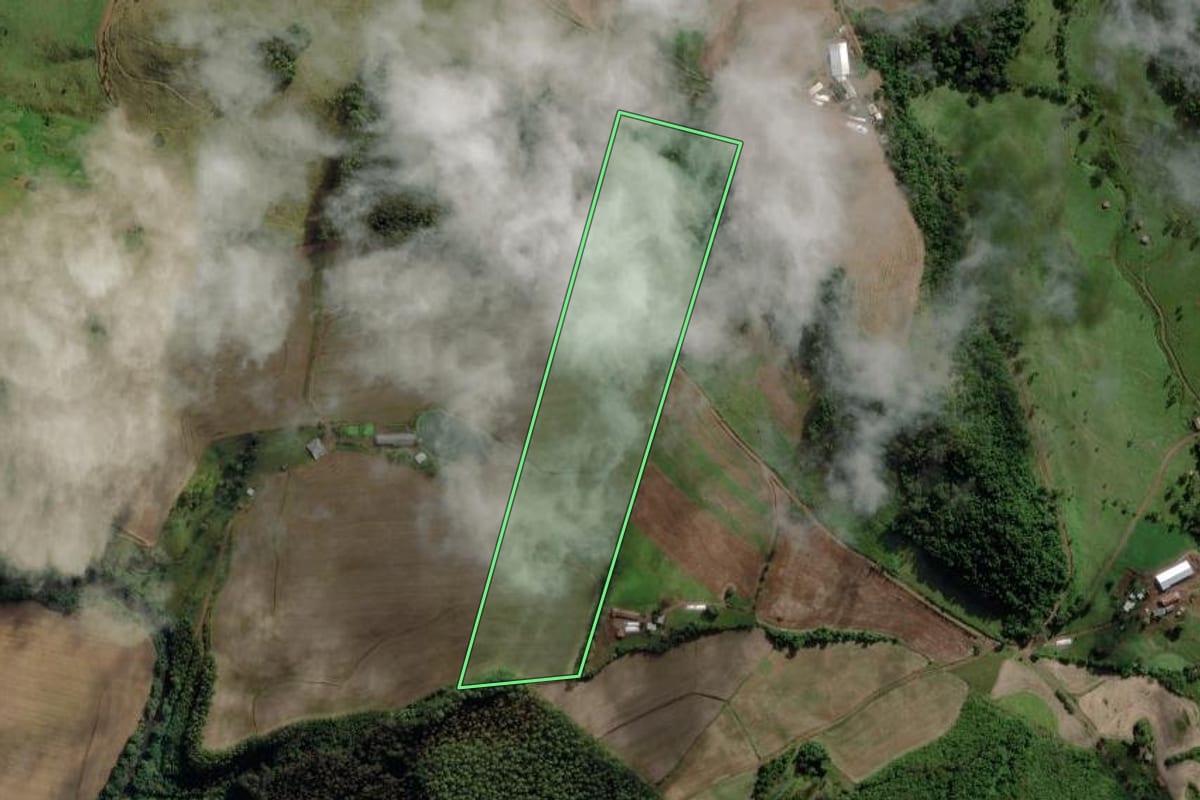 Imagem de satélite do imóvel rural em Caibi (SC), com o contorno declarado no CAR desenhado por cima.