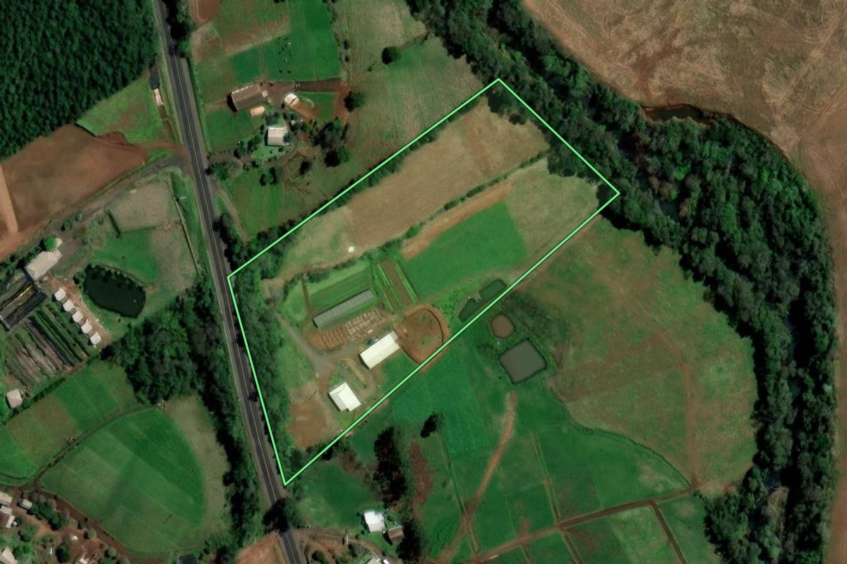 Imagem de satélite do imóvel rural em Caibi (SC), com o contorno declarado no CAR desenhado por cima.