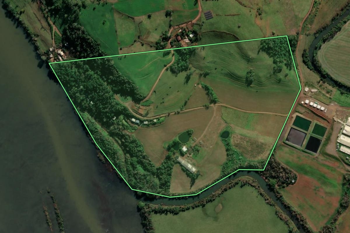 Imagem de satélite do imóvel rural em Caibi (SC), com o contorno declarado no CAR desenhado por cima.