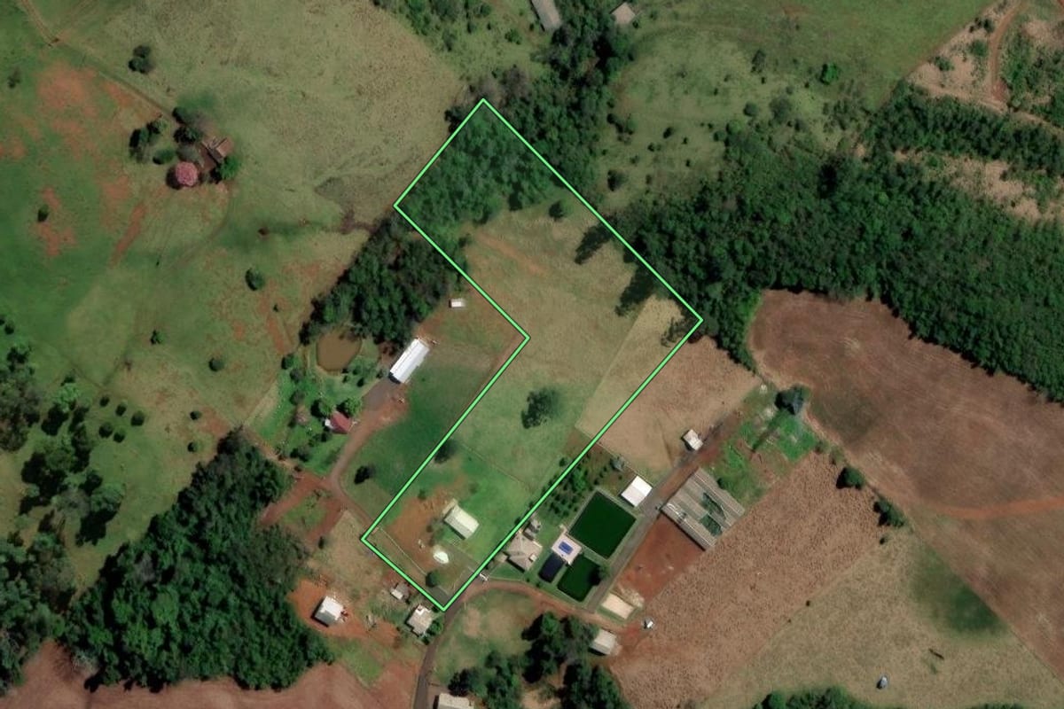Imagem de satélite do imóvel rural em Caibi (SC), com o contorno declarado no CAR desenhado por cima.