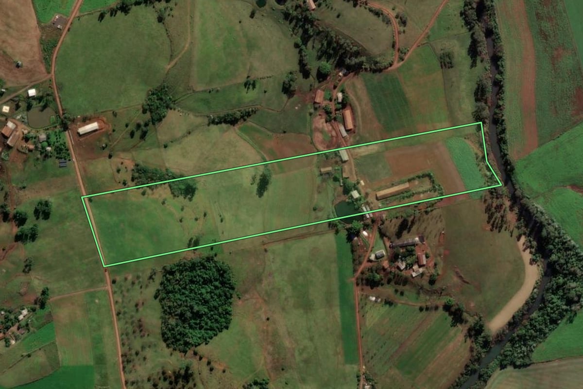 Imagem de satélite do imóvel rural em Caibi (SC), com o contorno declarado no CAR desenhado por cima.
