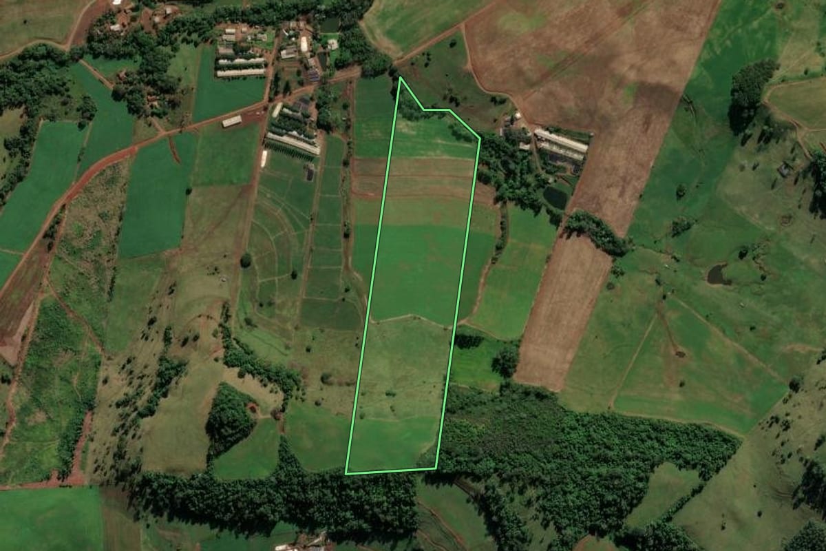 Imagem de satélite do imóvel rural em Caibi (SC), com o contorno declarado no CAR desenhado por cima.