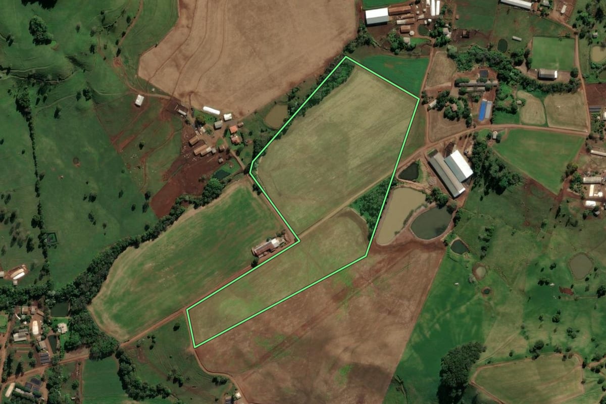 Imagem de satélite do imóvel rural em Caibi (SC), com o contorno declarado no CAR desenhado por cima.