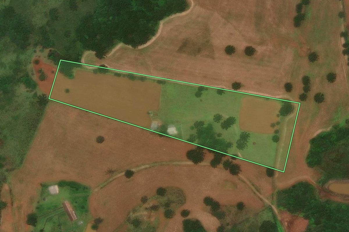 Imagem de satélite do imóvel rural em Capão Alto (SC), com o contorno declarado no CAR desenhado por cima.