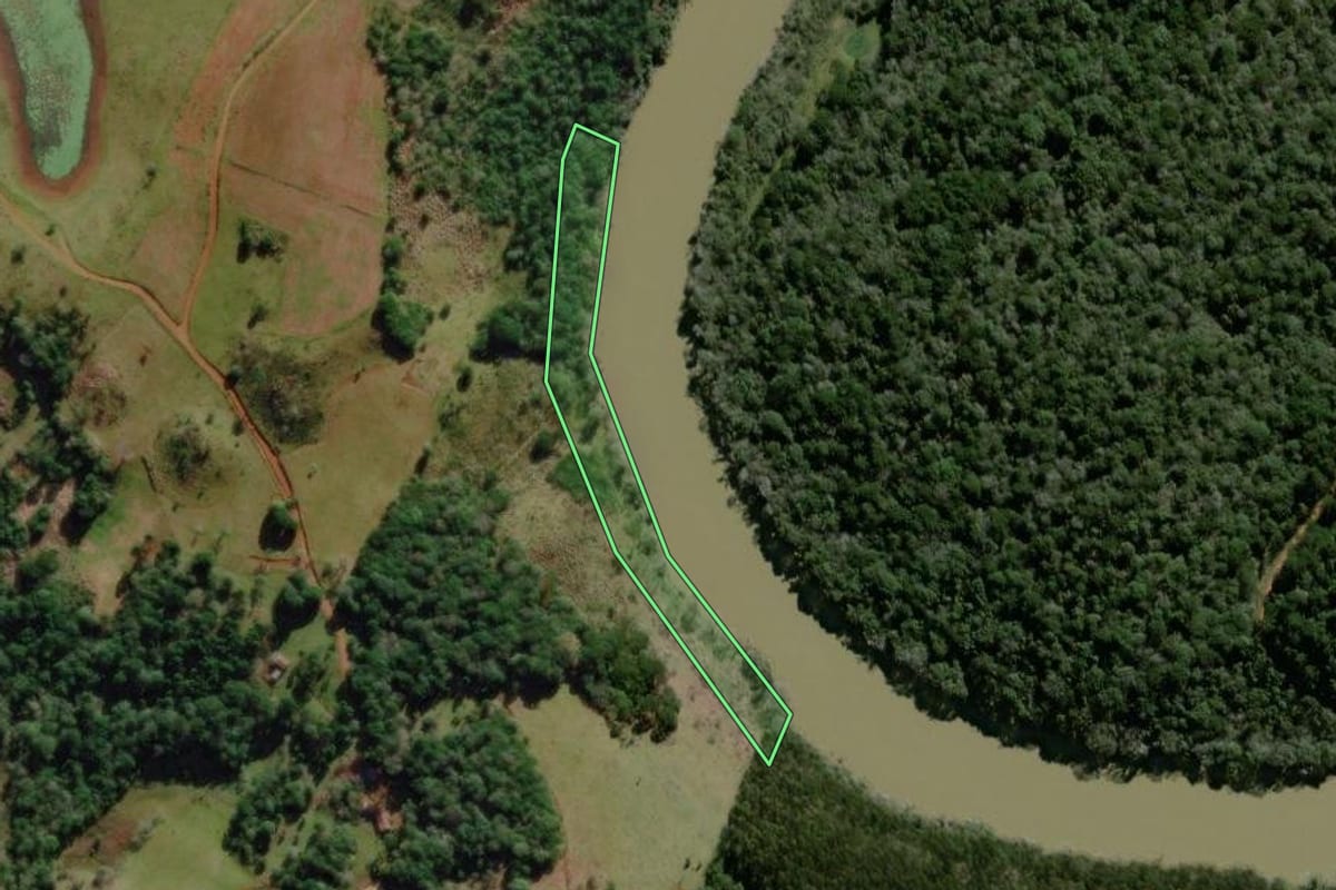 Imagem de satélite do imóvel rural em Campo Belo do Sul (SC), com o contorno declarado no CAR desenhado por cima.