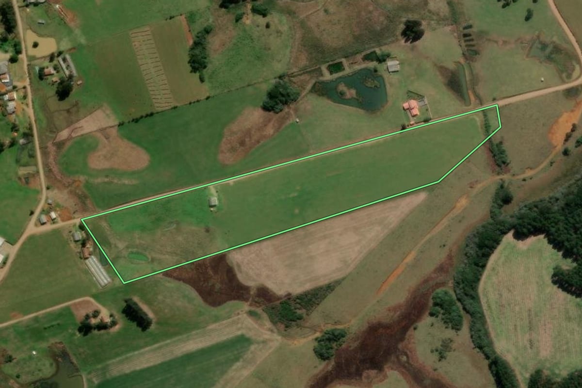 Imagem de satélite do imóvel rural em Campo Belo do Sul (SC), com o contorno declarado no CAR desenhado por cima.