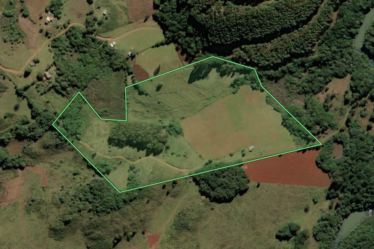 Imagem de satélite do imóvel rural em Campo Belo do Sul (SC), com o contorno declarado no CAR desenhado por cima.