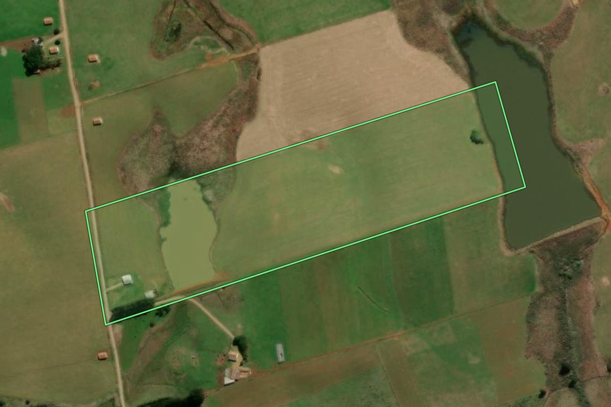 Imagem de satélite do imóvel rural em Campo Belo do Sul (SC), com o contorno declarado no CAR desenhado por cima.