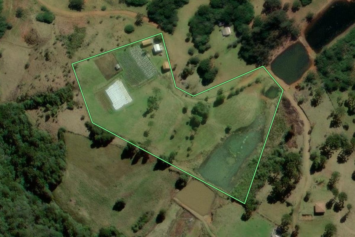 Imagem de satélite do imóvel rural em Campo Belo do Sul (SC), com o contorno declarado no CAR desenhado por cima.