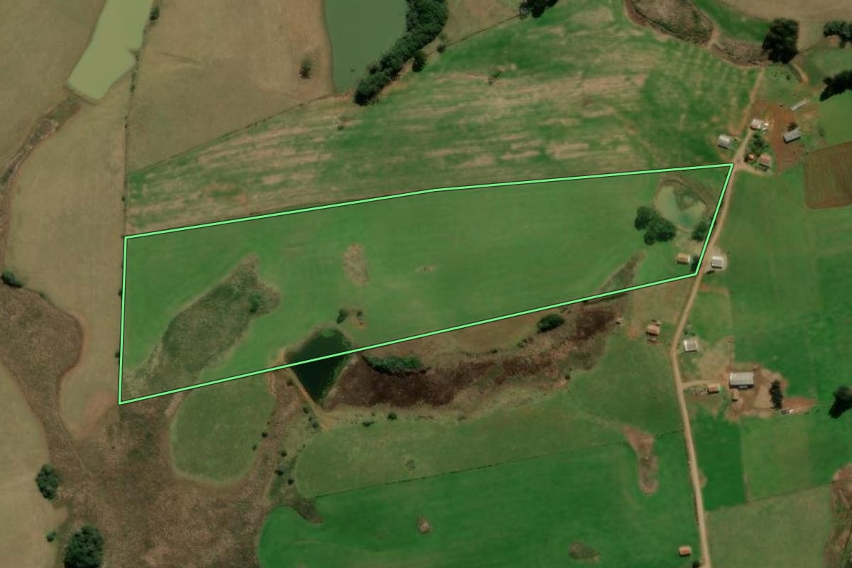 Imagem de satélite do imóvel rural em Campo Belo do Sul (SC), com o contorno declarado no CAR desenhado por cima.