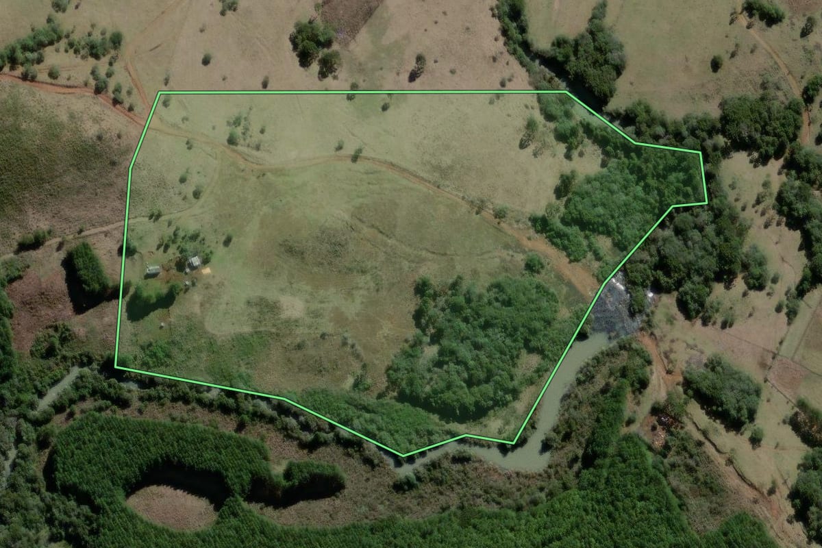 Imagem de satélite do imóvel rural em Campo Belo do Sul (SC), com o contorno declarado no CAR desenhado por cima.