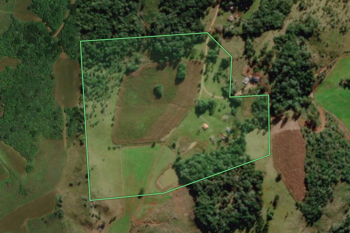 Imagem de satélite do imóvel rural em Campo Belo do Sul (SC), com o contorno declarado no CAR desenhado por cima.