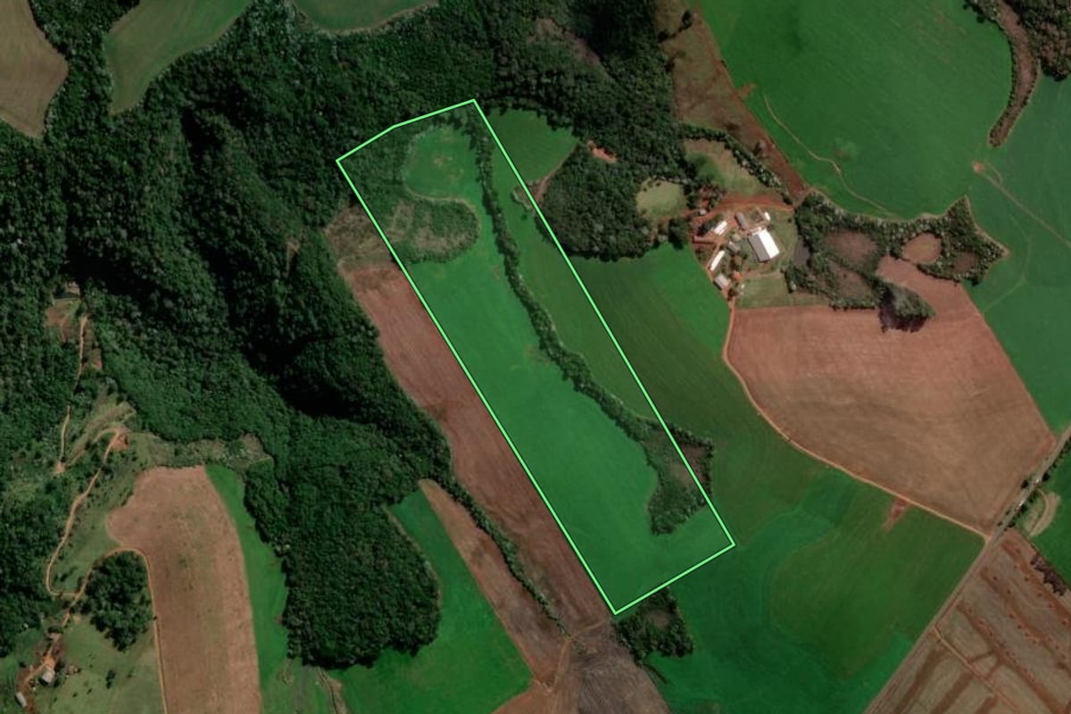 Imagem de satélite do imóvel rural em Campo Erê (SC), com o contorno declarado no CAR desenhado por cima.