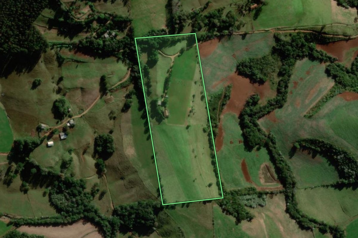 Imagem de satélite do imóvel rural em Campo Erê (SC), com o contorno declarado no CAR desenhado por cima.