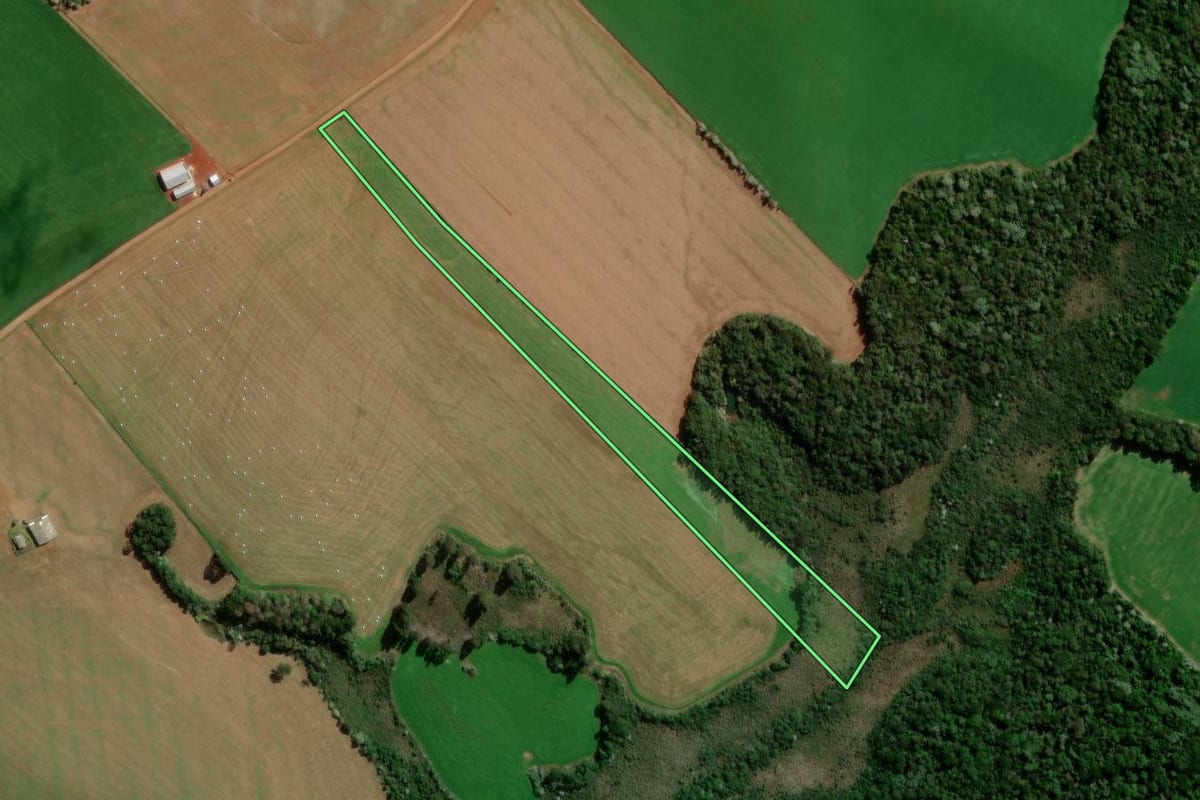 Imagem de satélite do imóvel rural em Campo Erê (SC), com o contorno declarado no CAR desenhado por cima.