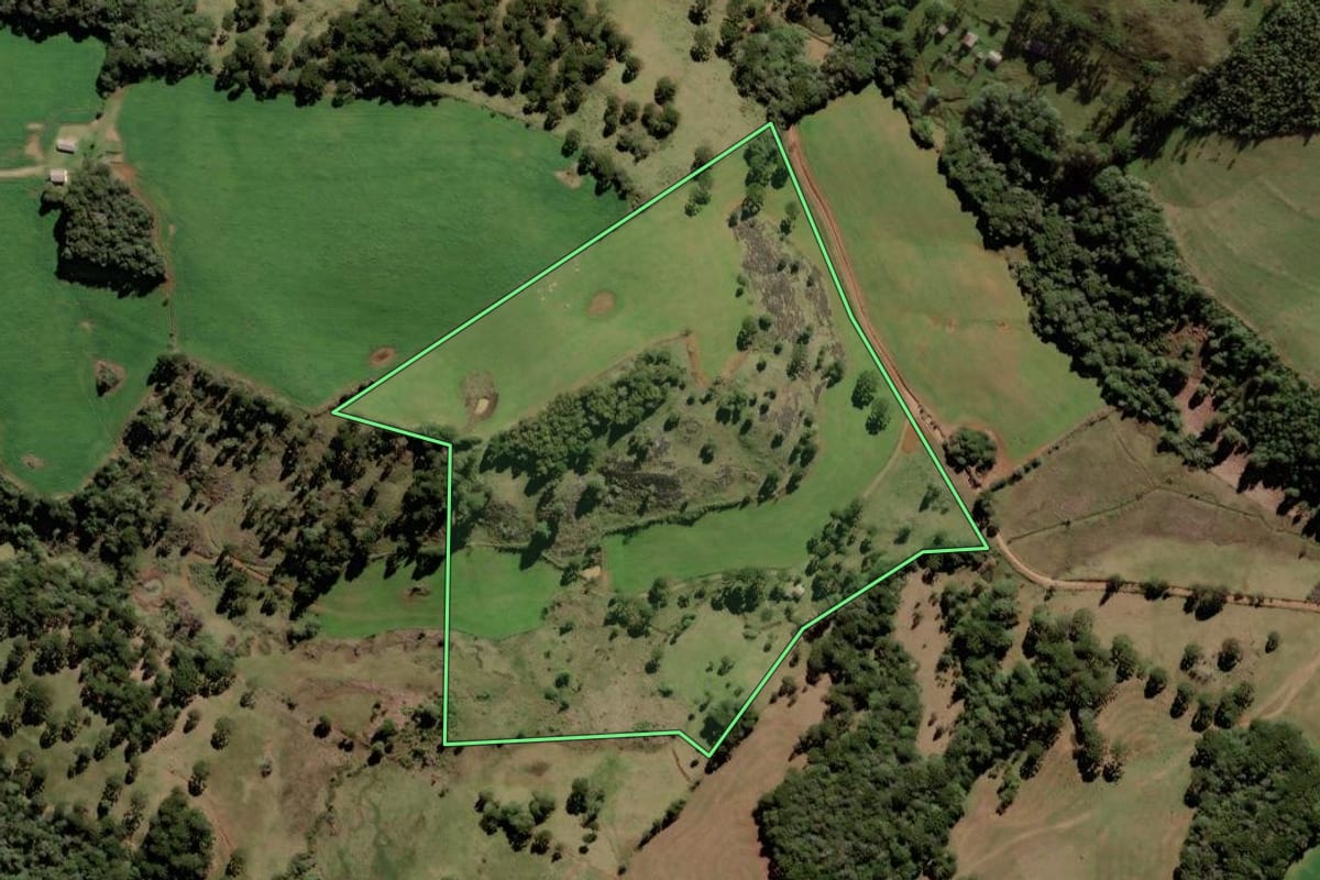 Imagem de satélite do imóvel rural em Campos Novos (SC), com o contorno declarado no CAR desenhado por cima.