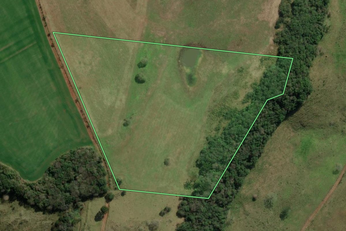 Imagem de satélite do imóvel rural em Campos Novos (SC), com o contorno declarado no CAR desenhado por cima.