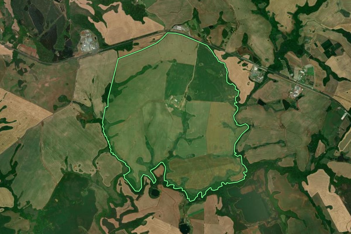 Imagem de satélite do imóvel rural em Campos Novos (SC), com o contorno declarado no CAR desenhado por cima.
