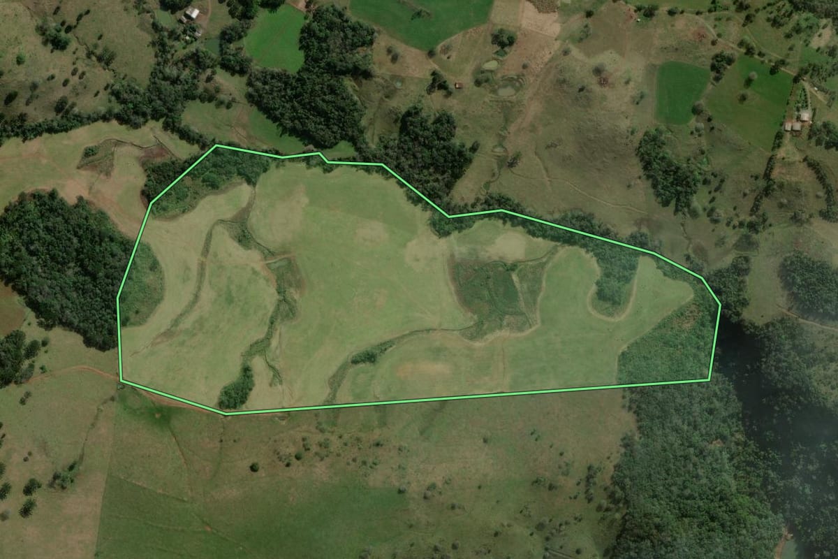 Imagem de satélite do imóvel rural em Campos Novos (SC), com o contorno declarado no CAR desenhado por cima.