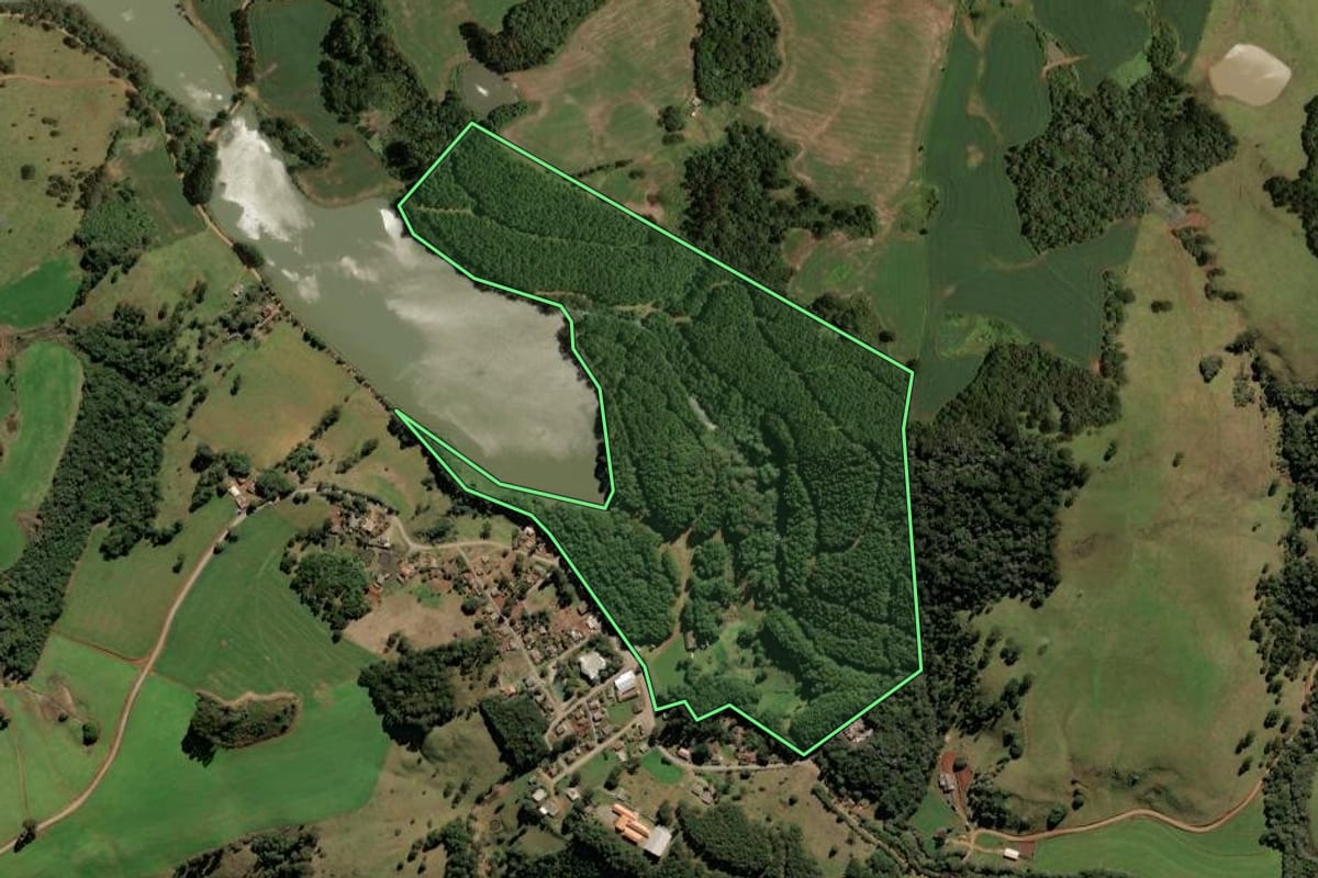 Imagem de satélite do imóvel rural em Campos Novos (SC), com o contorno declarado no CAR desenhado por cima.