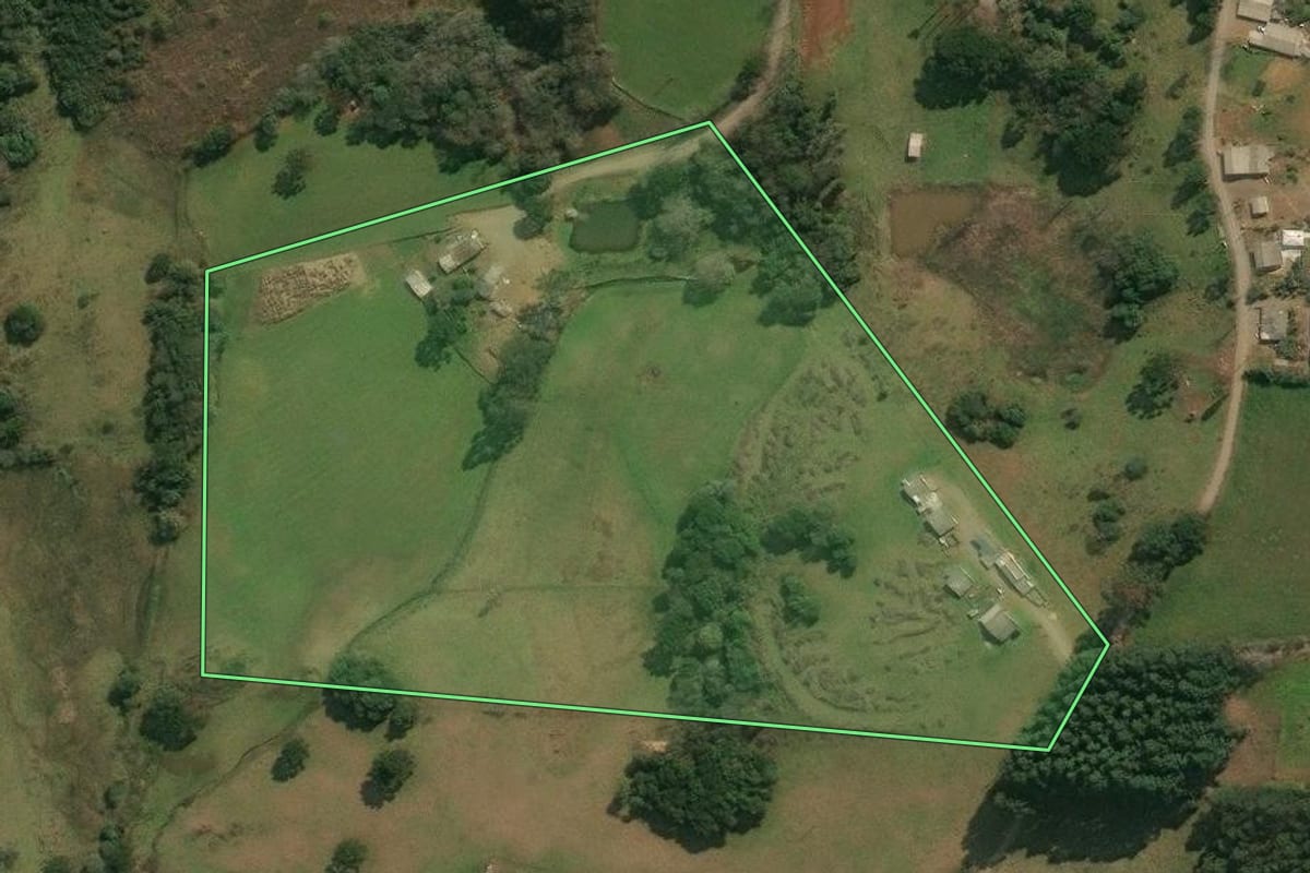 Imagem de satélite do imóvel rural em Campos Novos (SC), com o contorno declarado no CAR desenhado por cima.