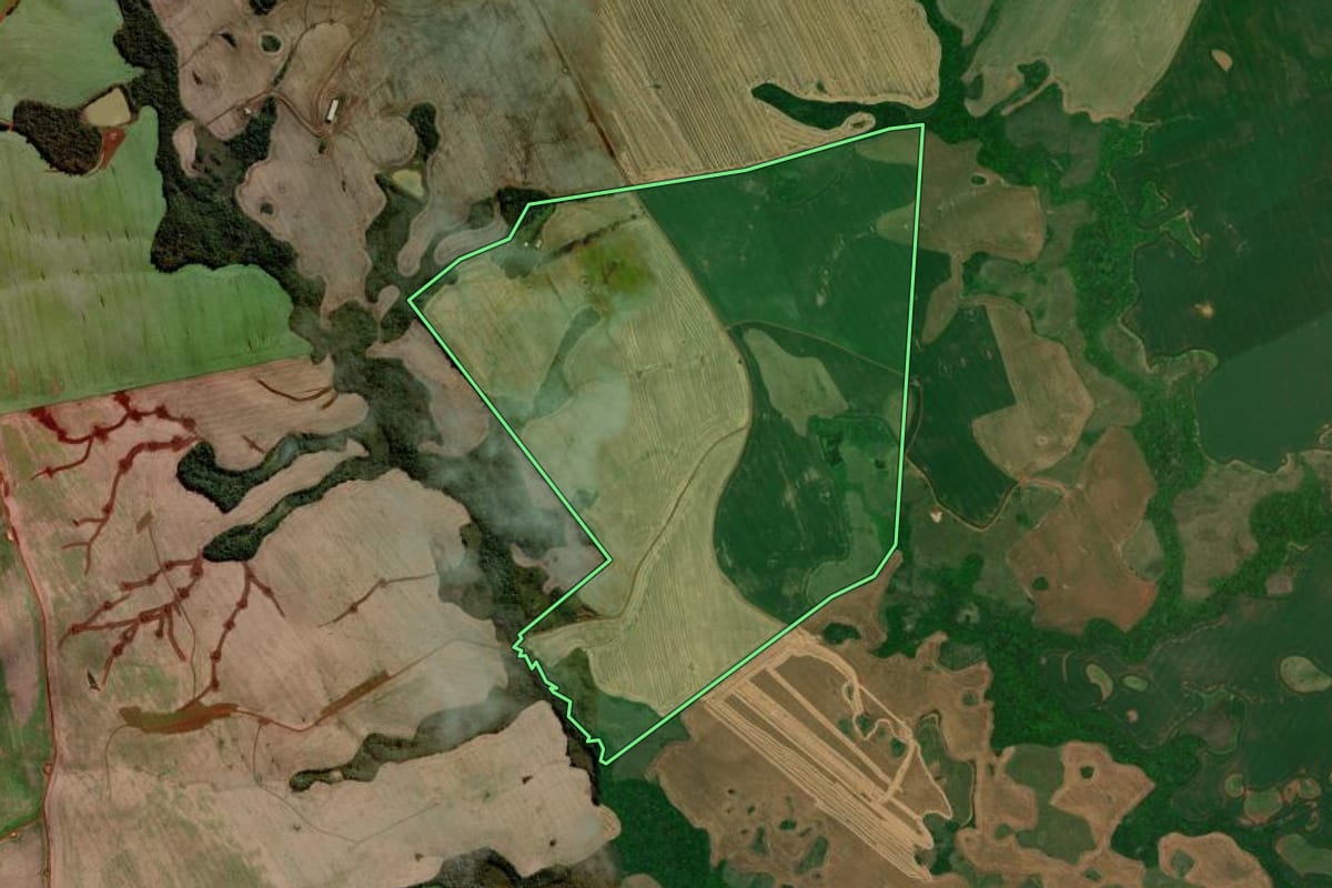Imagem de satélite do imóvel rural em Campos Novos (SC), com o contorno declarado no CAR desenhado por cima.