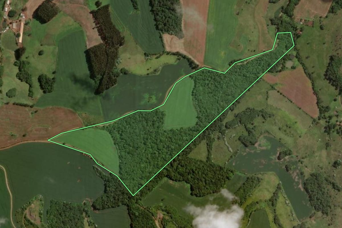 Imagem de satélite do imóvel rural em Campos Novos (SC), com o contorno declarado no CAR desenhado por cima.