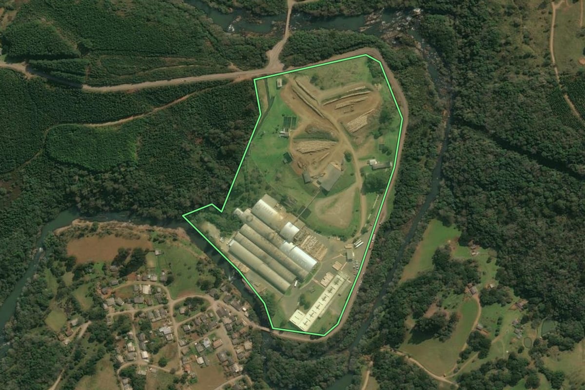 Imagem de satélite do imóvel rural em Campos Novos (SC), com o contorno declarado no CAR desenhado por cima.