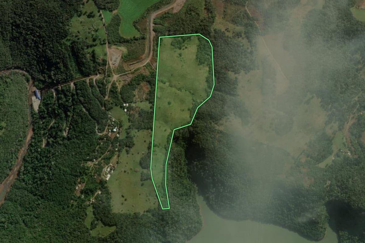 Imagem de satélite do imóvel rural em Campos Novos (SC), com o contorno declarado no CAR desenhado por cima.