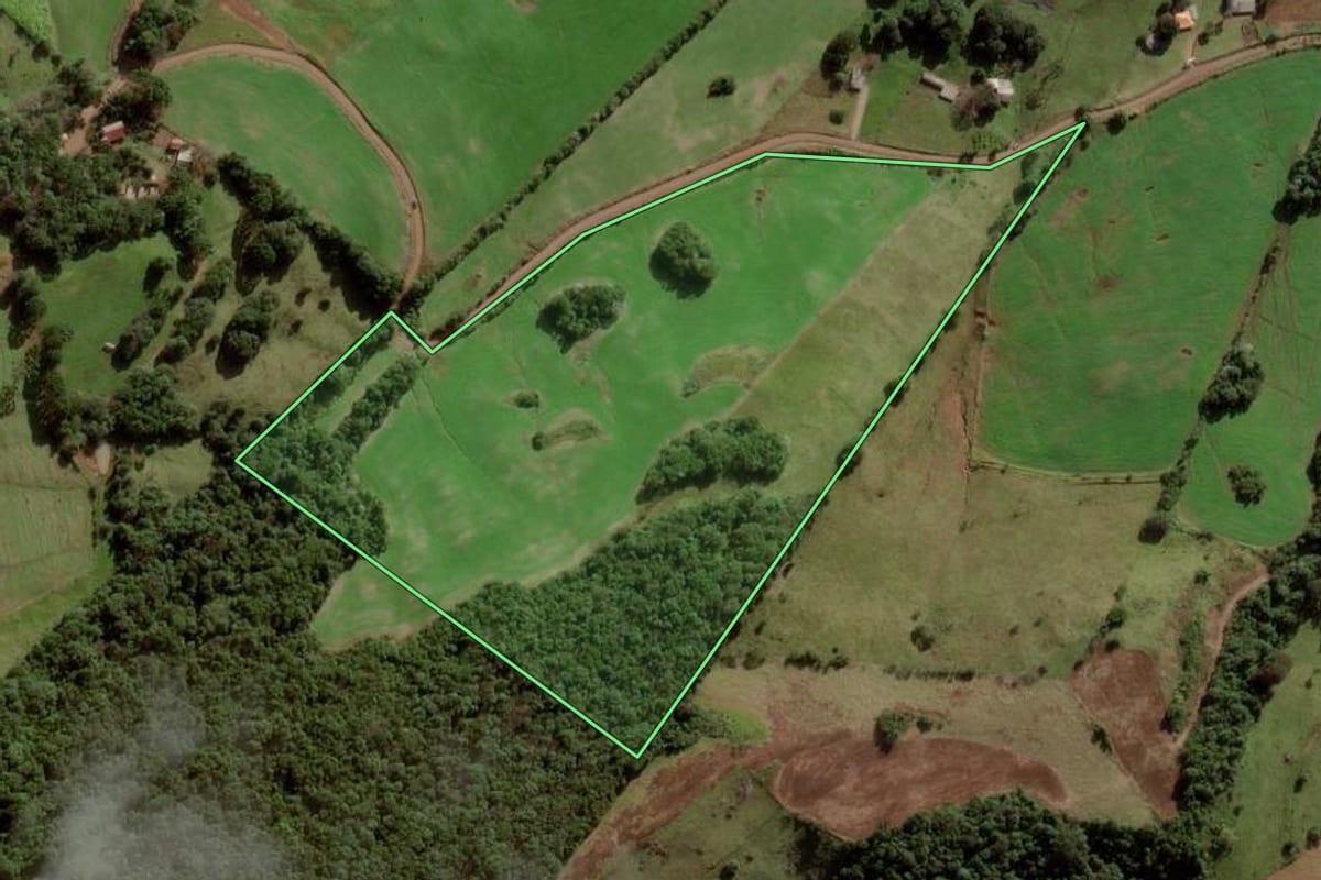 Imagem de satélite do imóvel rural em Campos Novos (SC), com o contorno declarado no CAR desenhado por cima.