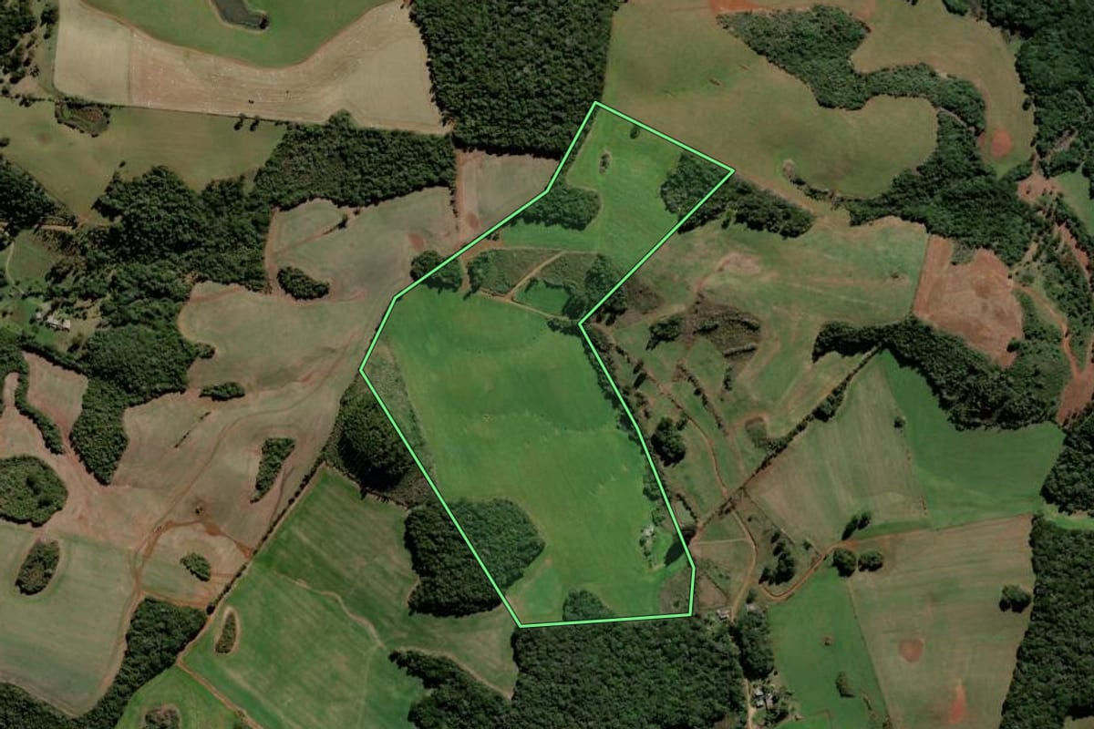 Imagem de satélite do imóvel rural em Campos Novos (SC), com o contorno declarado no CAR desenhado por cima.