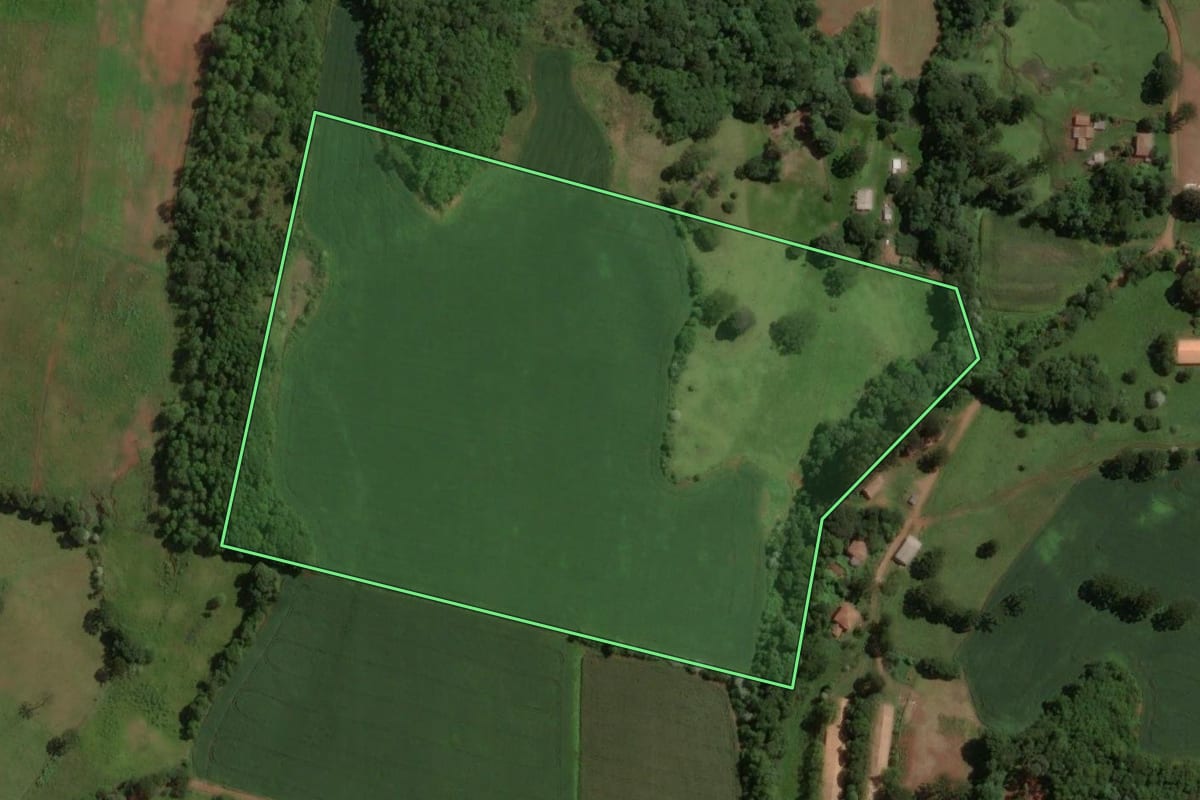 Imagem de satélite do imóvel rural em Campos Novos (SC), com o contorno declarado no CAR desenhado por cima.