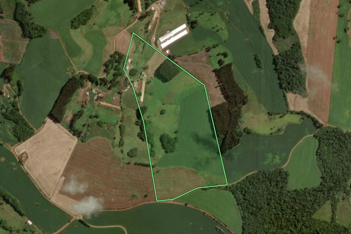 Imagem de satélite do imóvel rural em Campos Novos (SC), com o contorno declarado no CAR desenhado por cima.