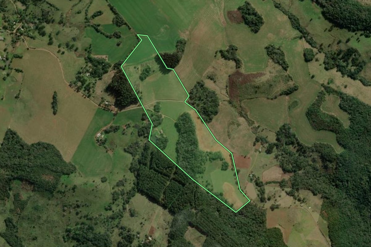 Imagem de satélite do imóvel rural em Campos Novos (SC), com o contorno declarado no CAR desenhado por cima.